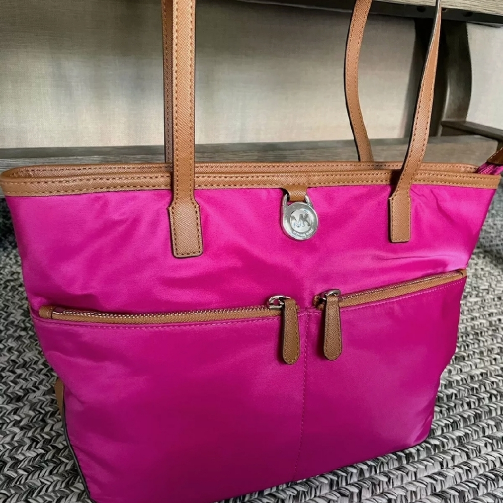 🥳HP🥳Michael Kors Pink Nylon With Brown Leather Handles and Trim NWOT Tote Bag - Picture 2 of 12